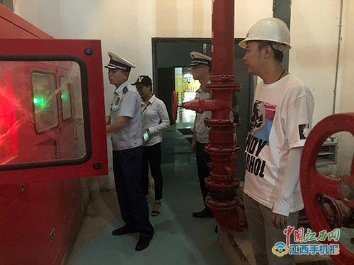 浮梁縣消防大隊(duì)結(jié)合夏季消防大檢查開(kāi)展消防產(chǎn)品安全檢查 圖